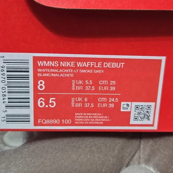 NWT Nike White and Green Athletic Shoes - Picture 7 of 7